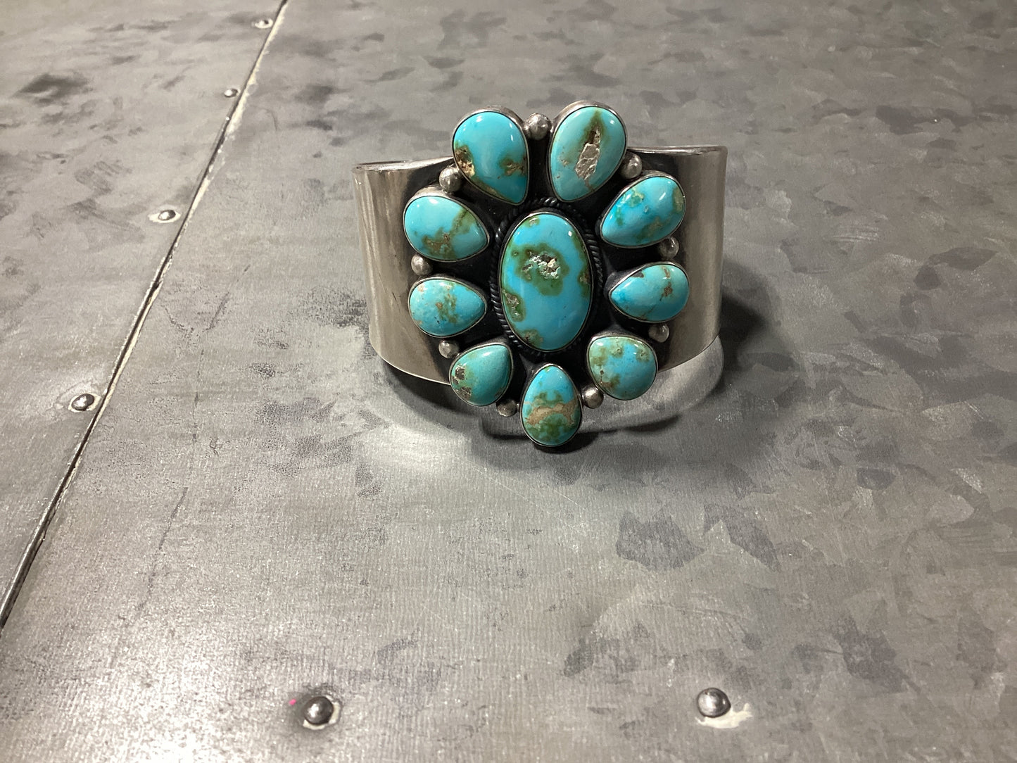 Flower large Sanoran Gold turquoise cuff