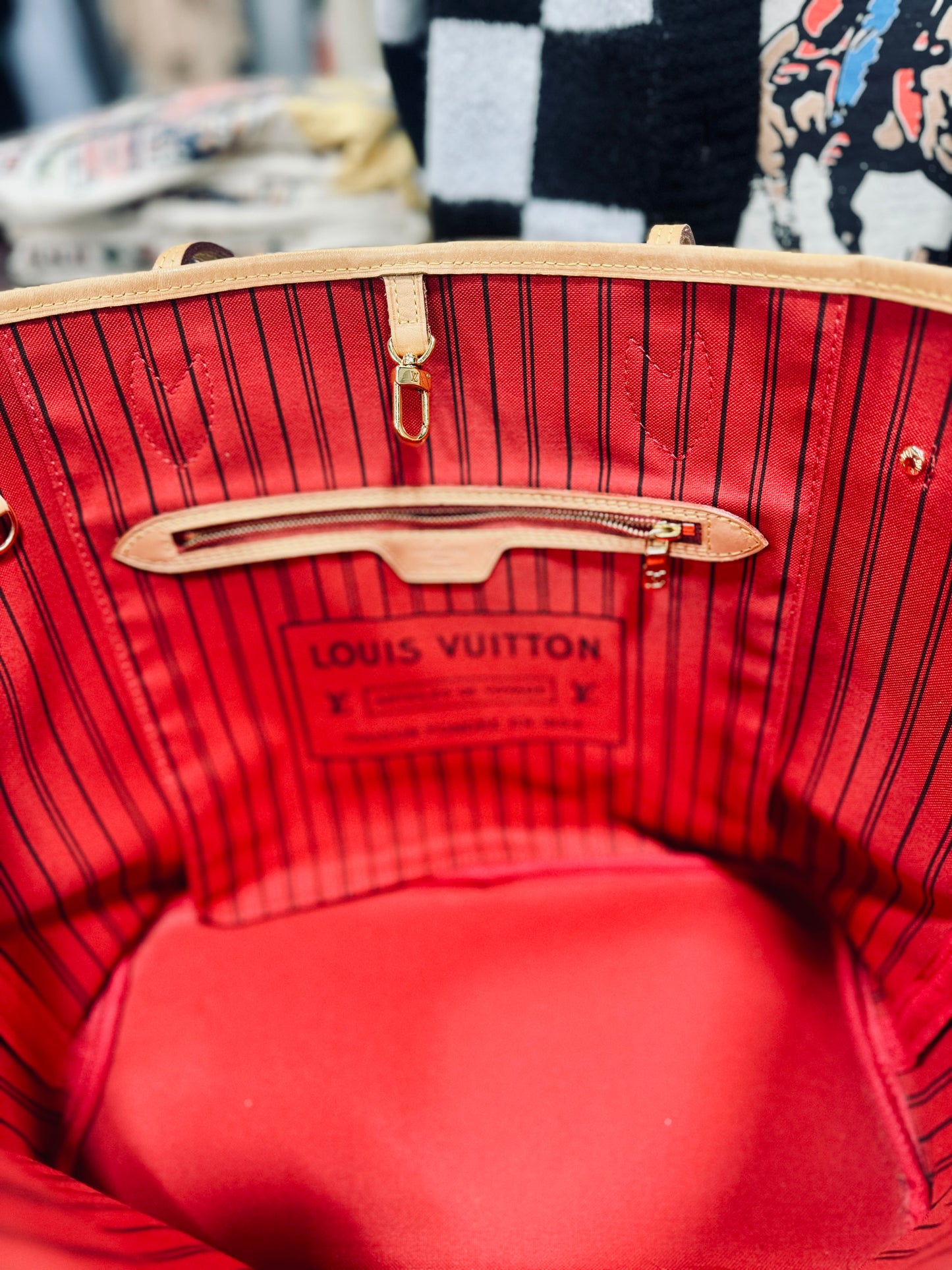 Neverfull Louis Vuitton with red liner