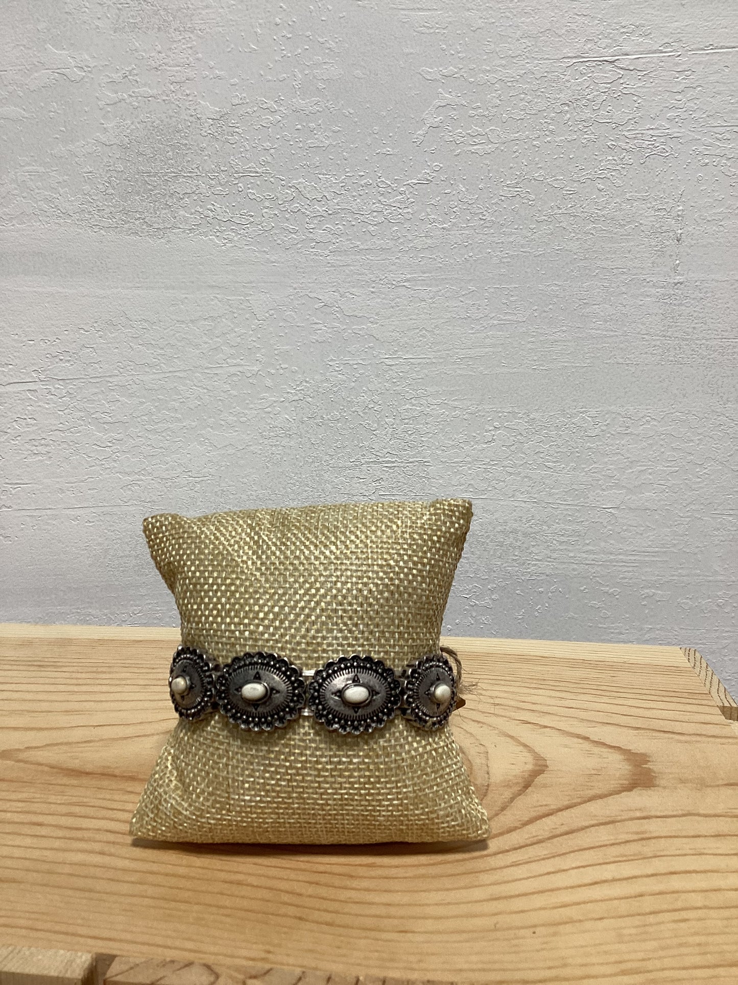 Faux conch stretchy