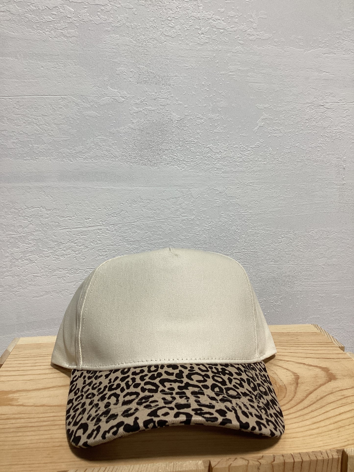 Leopard pattern canvas