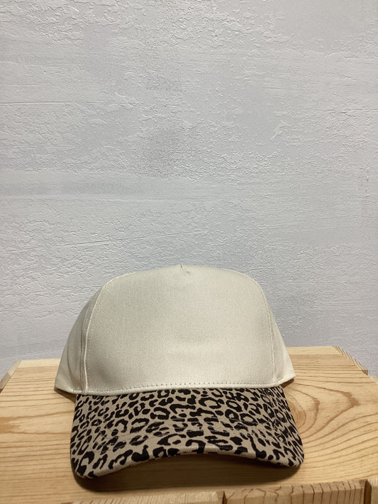 Leopard pattern canvas