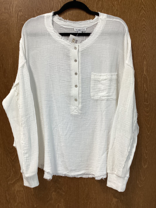 Aemi+Co White Raw Edge Half Button