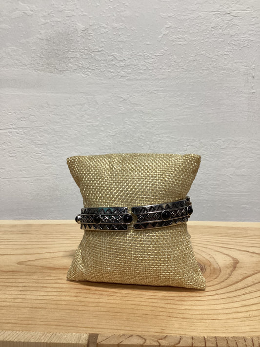 Faux black bead stretchy bracelet